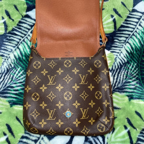 AUTHENTIC LOUIS VUITTON BAG - Picture 4 of 7